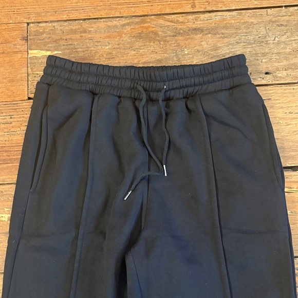 Stylish Black Women's Jogger Set - Picture 4 of 4